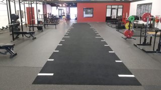 Sprint Track; HEAVY Start & Finish, značky po 1m, tl. 13 mm, SIGNAL RED, 1 m2