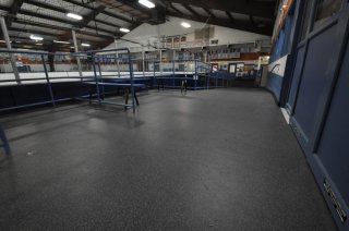Comfort Flooring MIX; tl. 8 mm puzzle, tmavě šedá