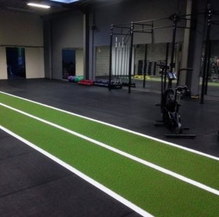 Sprint Track BUDGET s pruhy tl. 12 mm, RED CLAY, 12,5 x 2m (25m2)
