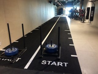 Sprint Track; HEAVY Start & Finish, značky po 1m, tl. 13 mm, SIGNAL RED, 1 m2
